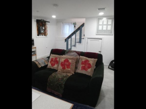 Cozy Basement Apartment, 40-Min Drive to NY City